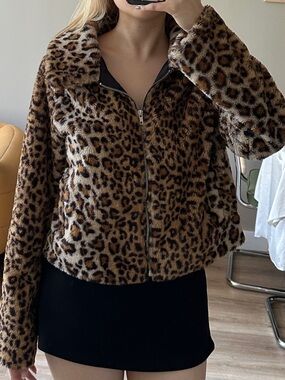 Leopard print Kendall and Kylie faux fur jacket with zipper